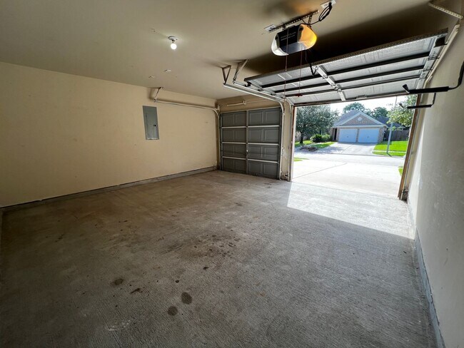 Building Photo - Charming 3-Bedroom Home with Modern Kitchen and Spacious Backyard