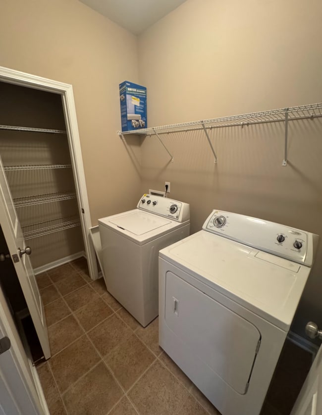 Building Photo - Spacious 5-Bedroom Home in Mooresville wit...