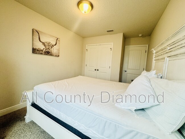 Building Photo - 7478 Shadow Lake Dr