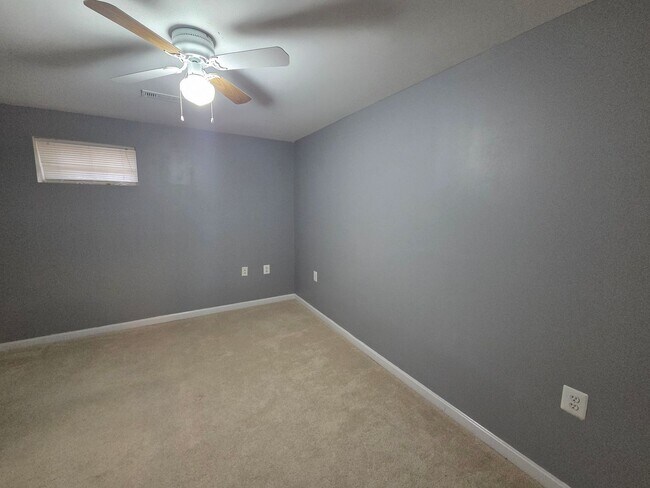 Building Photo - Lovely 3 BR/2.5 BA Single-Family Home in O...
