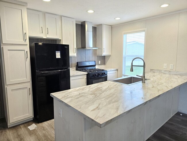 Primary Photo - 46000 Geddes Rd