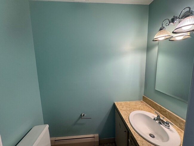 Building Photo - Spacious Shoreline 2 Bedroom Condo