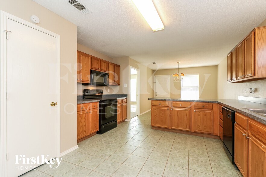 Building Photo - 8716 Lake Meadows Ln