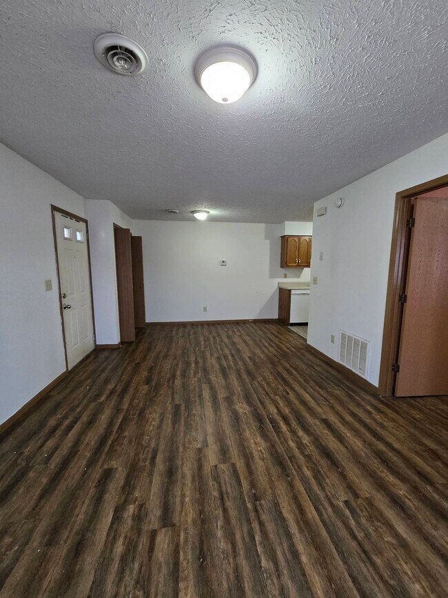 Building Photo - 115 Holly Dr