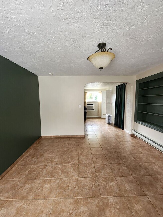 Building Photo - Upstairs Apartment Above Holly Market