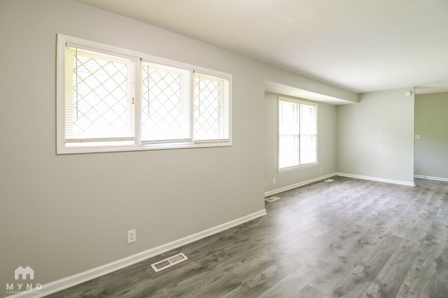 Building Photo - 6220 Leslie Dr