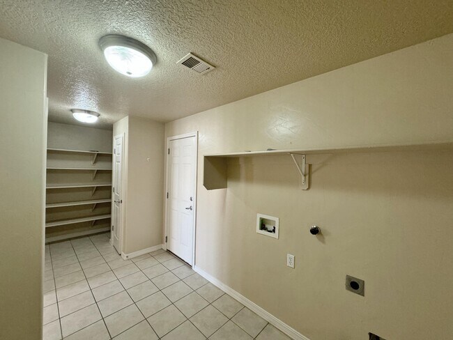 Building Photo - 4319 Summer Hill Ln NW