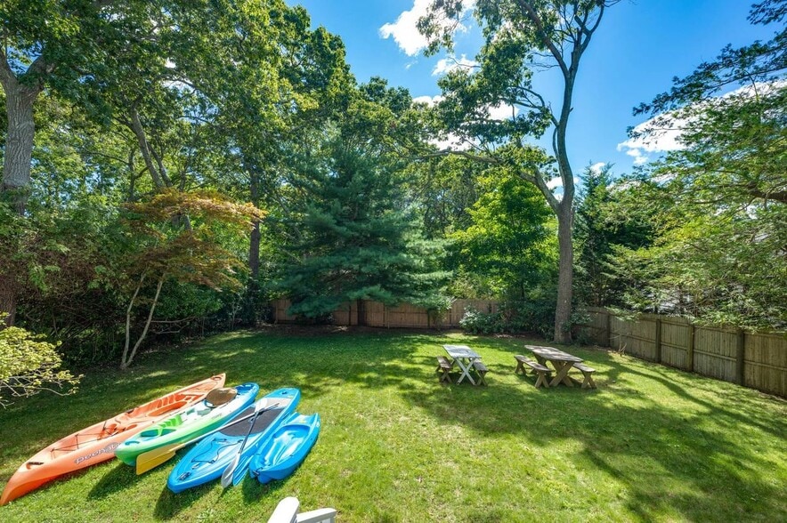Building Photo - 40 Missapogue Ct