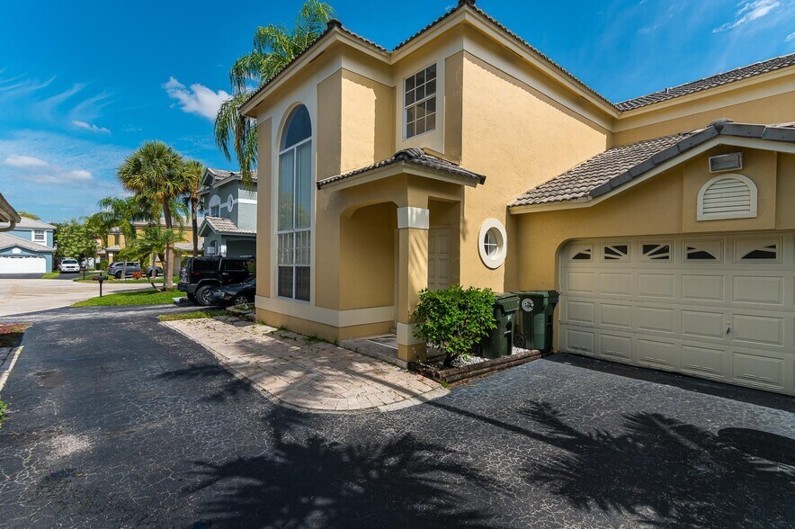 Building Photo - 5486 NW 44th Way