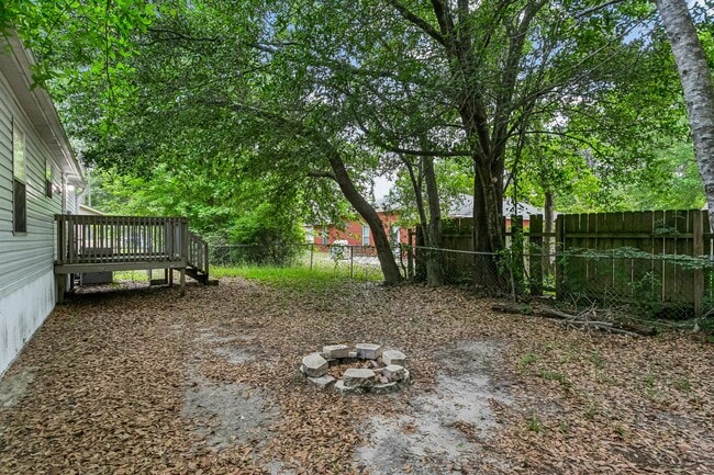 Building Photo - 223 Ajax Dr NW
