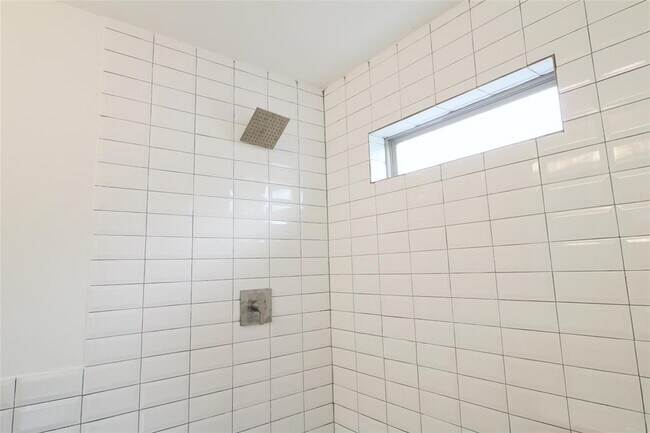 Building Photo - 403 Avondale St