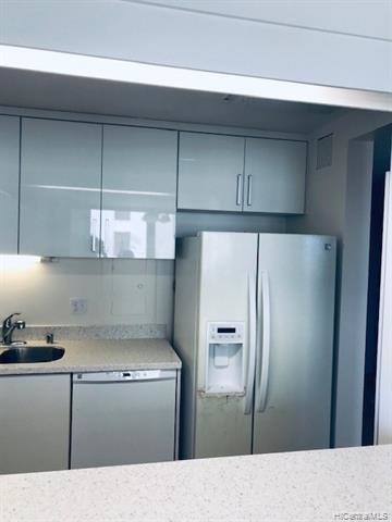 Building Photo - 501 Hahaione St