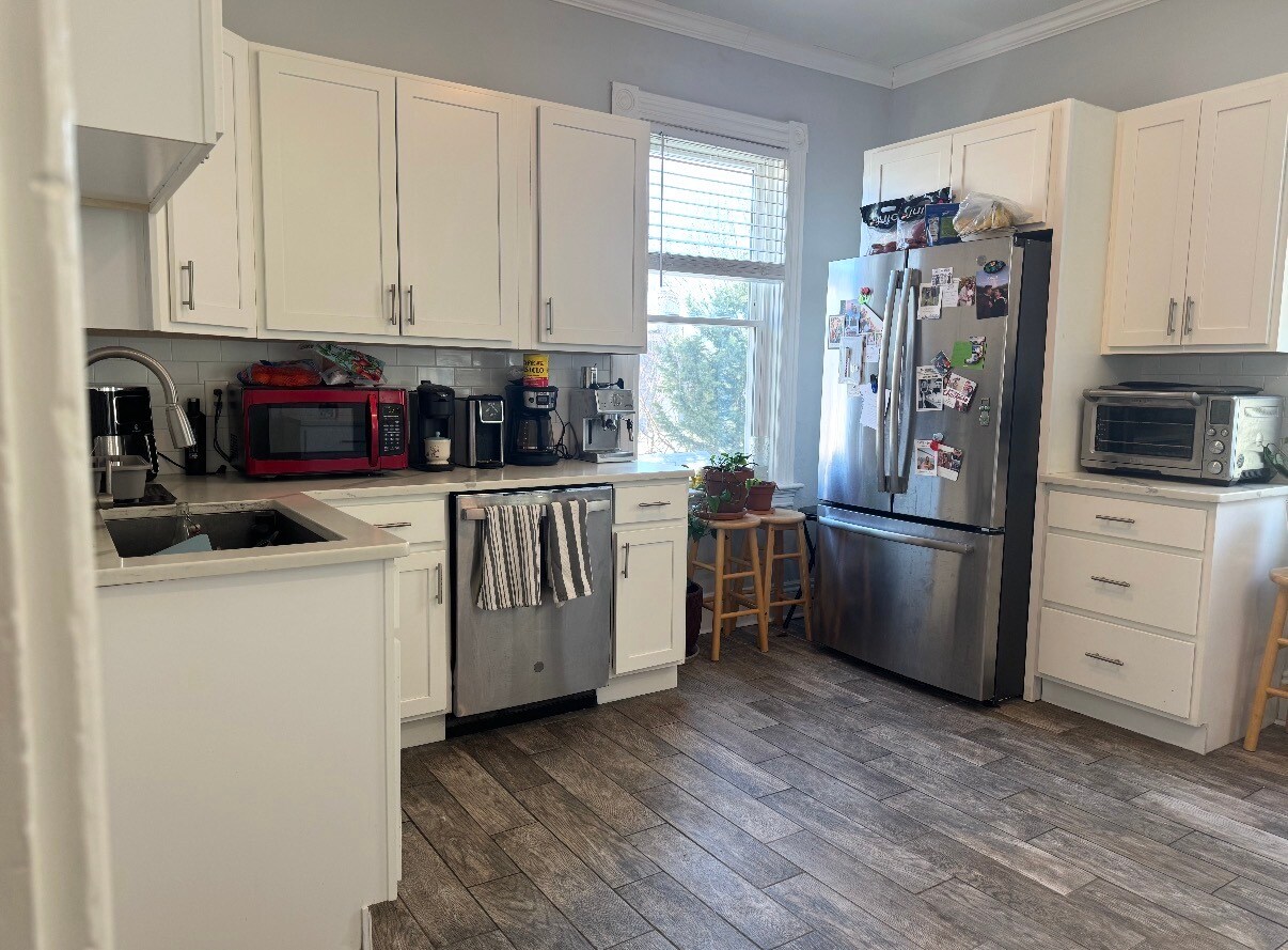 Building Photo - 27 Taber Ave