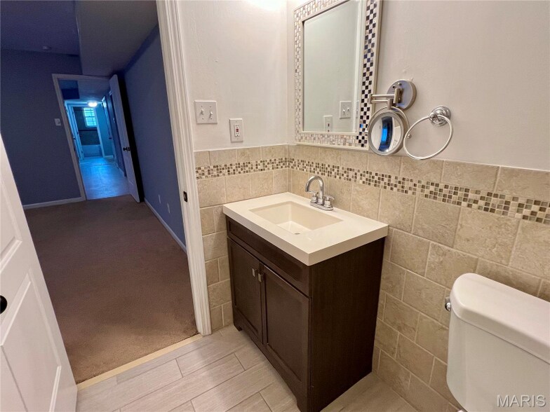 Building Photo - 6990 Colonial Woods Dr