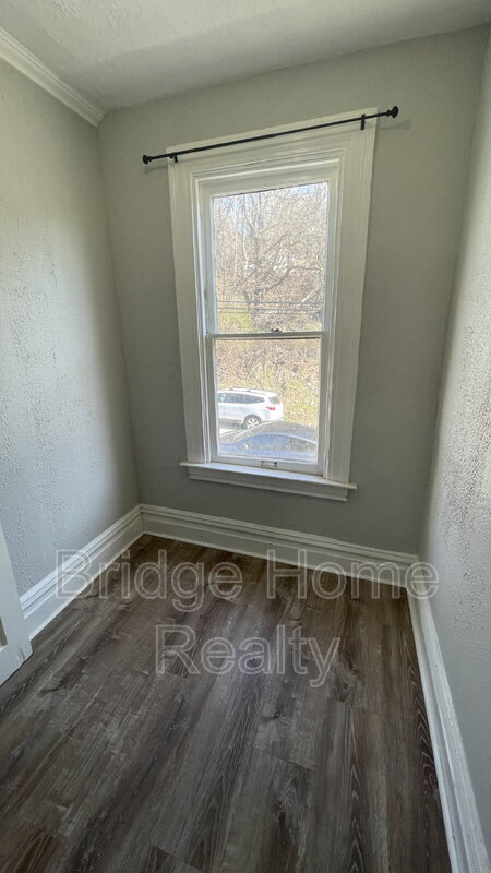 Building Photo - 226 Lobinger Ave