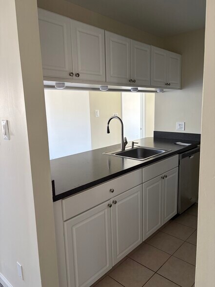 Building Photo - 706 The Woods