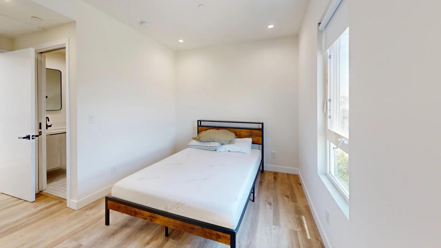 Building Photo - 2026 Federal Ave