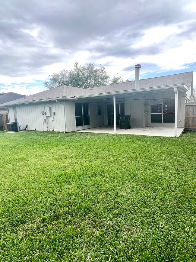 Building Photo - 2118 Endicott Ln