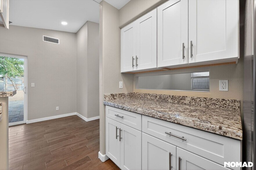 Building Photo - 302 N Cameron St