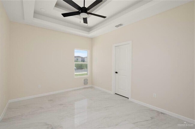 Building Photo - 11 Skyview St