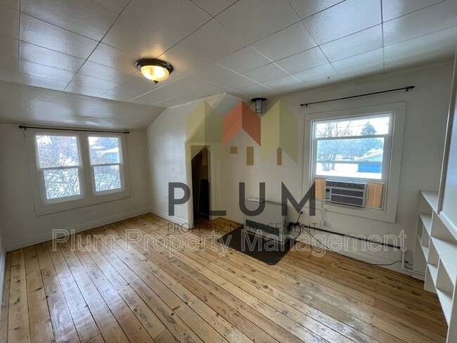 Building Photo - Lease Pending | 807 Bulwer Street