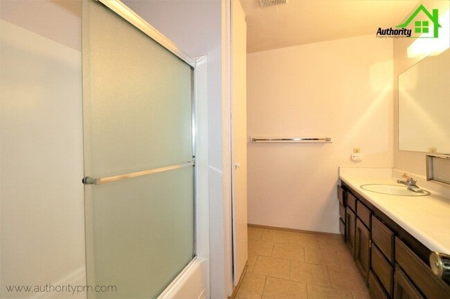 Building Photo - 915 West St