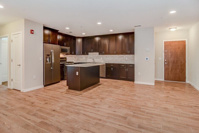 Building Photo - 744 Westfield Ave