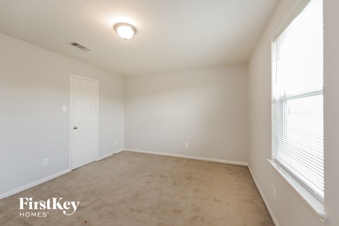 Building Photo - 2027 Golden Topaz Dr