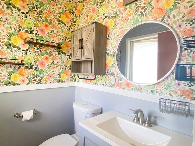 Building Photo - Charming Single Level 3 Bedroom in Adair V...