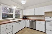 Building Photo - 3660 SE Tenino St