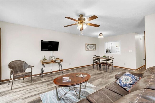 Building Photo - 2 Bedrooms 2.5 Bathrooms Townhouse