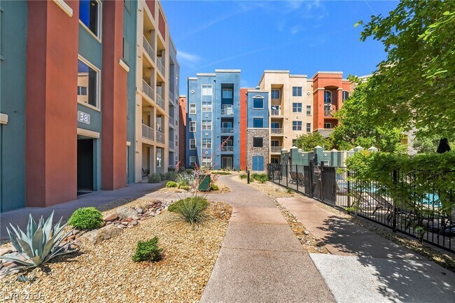 Building Photo - 38 E Serene Ave