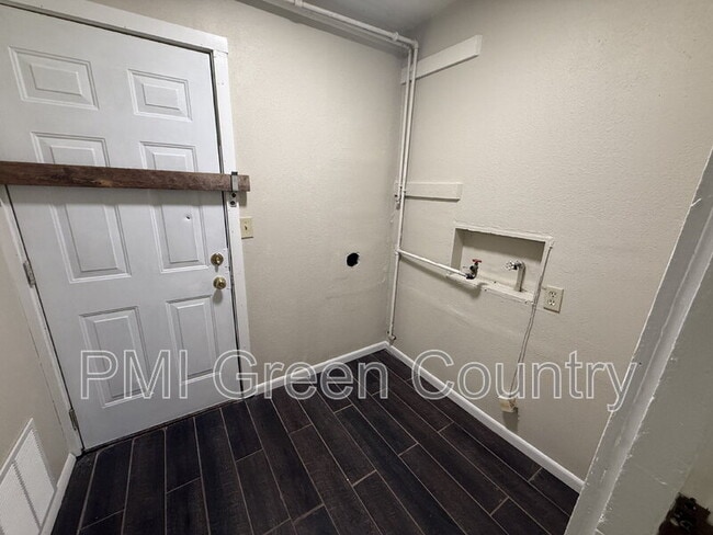 Building Photo - 3741 N Garrison Ave