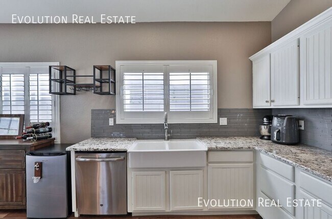 Building Photo - 1542 E Beacon Dr
