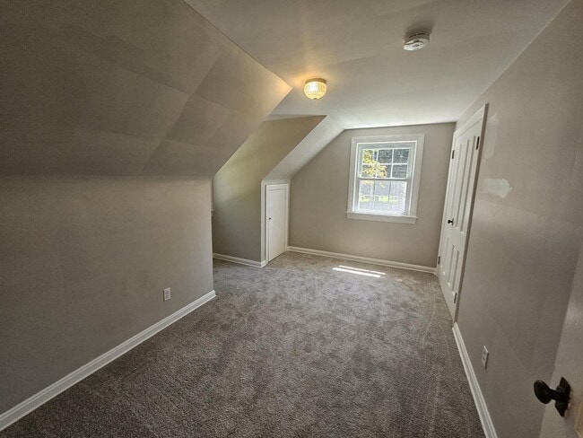 Building Photo - Spacious 5-Bedroom 2.5 Bath Home