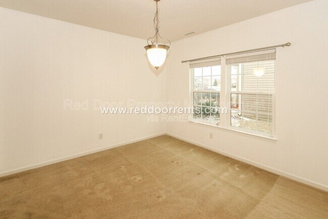 Building Photo - 10031 Golden Dr