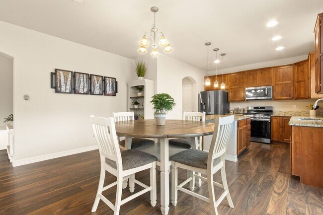 Building Photo - Beautiful 3 Bed 2.5 Bath House in NE Fort ...