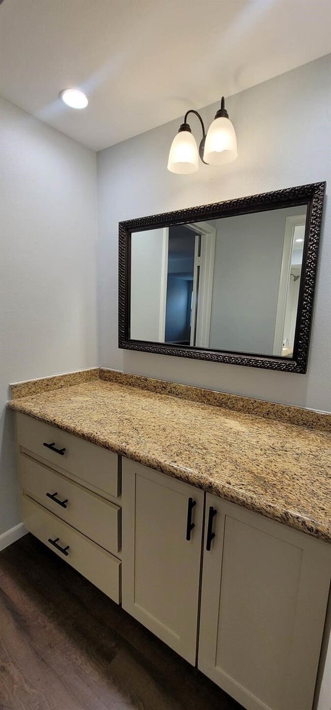 Building Photo - 9614 Charter Ridge Dr