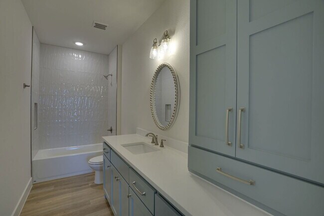 Building Photo - 300 Red Bird Dr