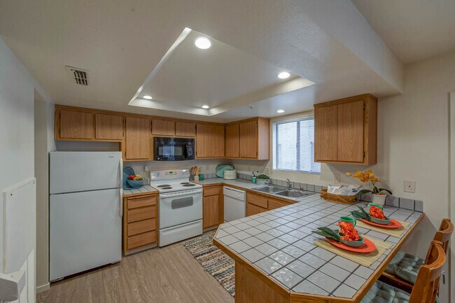 Interior Photo - 2nd Avenue Square