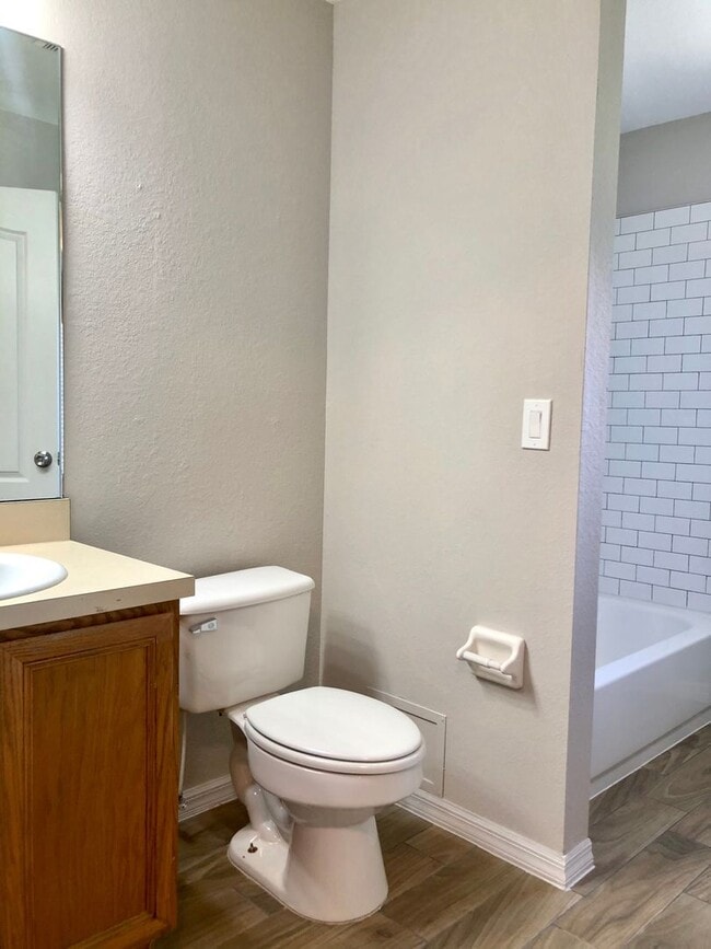 Building Photo - Wonderful 3/2 home in ORLANDO - GOLF COURS...