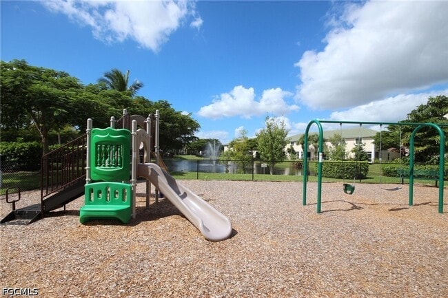 Building Photo - 8273 Pacific Beach Dr