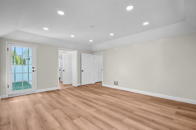 Building Photo - 414 Hilgard Ave