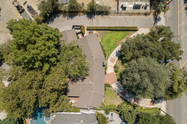 Building Photo - La Canada 4-Bedroom Home | Large Lot, Updated Kitchen, EV Charger