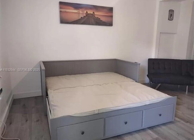 Building Photo - 635 SW 16th Ave