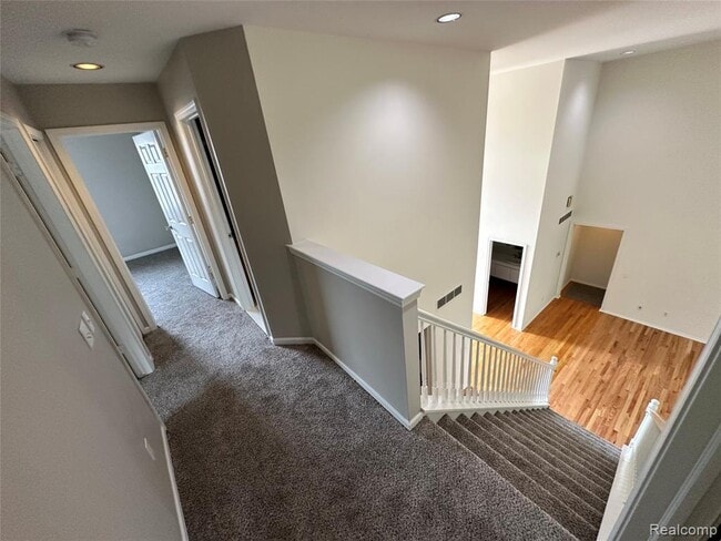 Building Photo - 28240 Golf Pointe Blvd