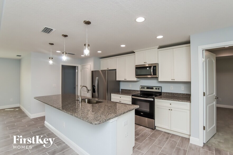 Building Photo - 541 Bird Ave SE