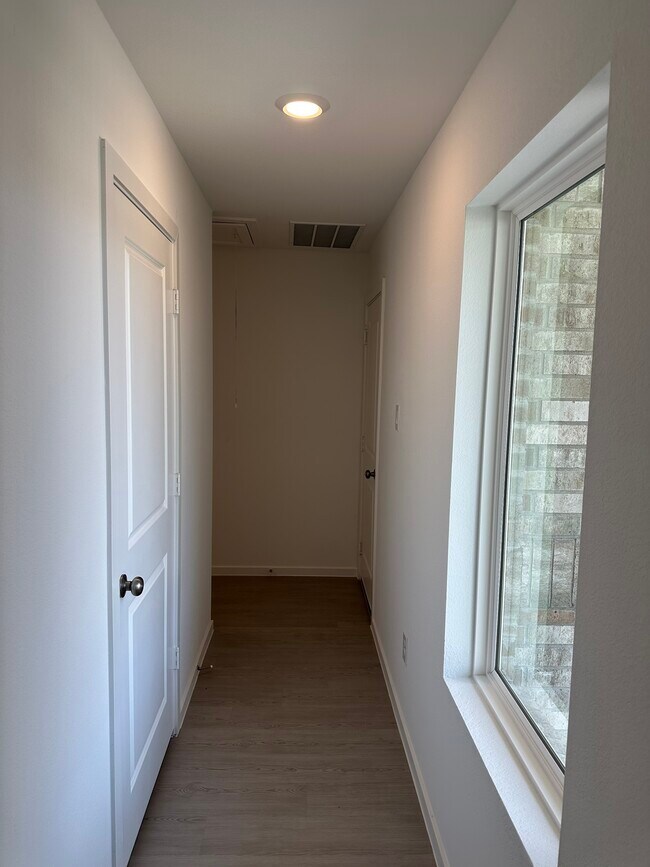 Building Photo - 6209 Alder Crk Dr