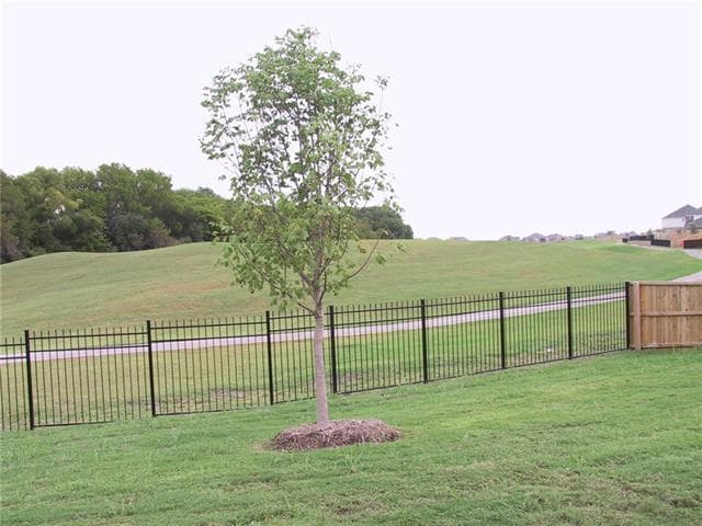 Building Photo - 2300 Trinity Ln