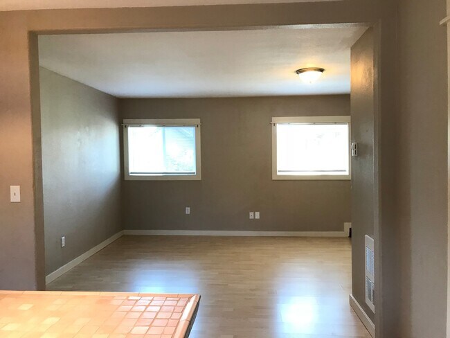 Building Photo - 2x2 with Loft! Walk to Harney Elementary! ...
